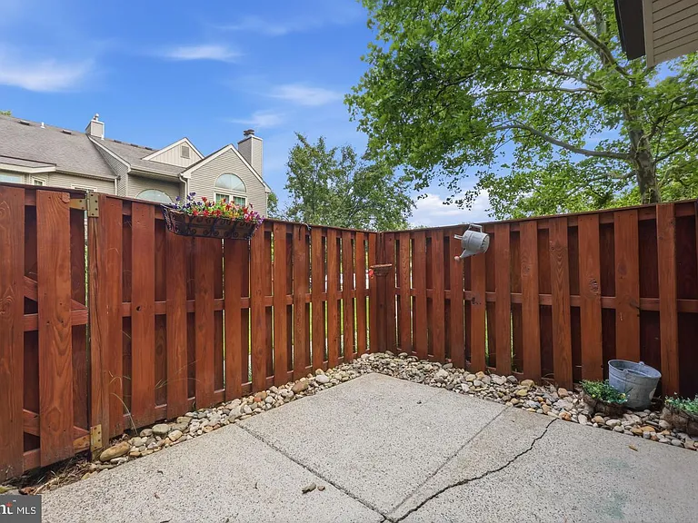 3105 Danbury Ct — Photo 18