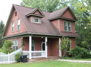 102 Jody St, East Flat Rock, NC 28726