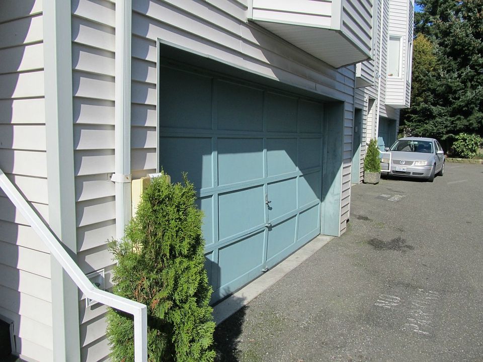 2nd image of 10 E Casino Rd APT 3