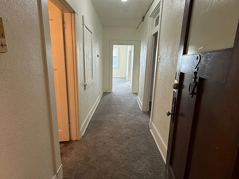 6 S Fremont Ave — Photo 2