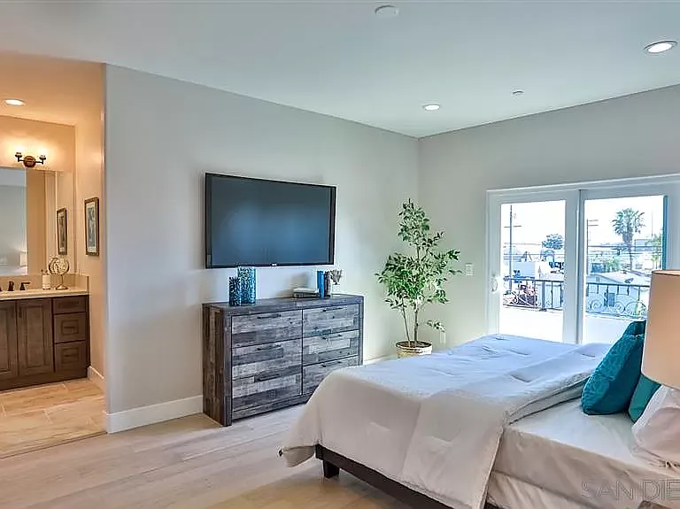 5051 Savannah St — Photo 13