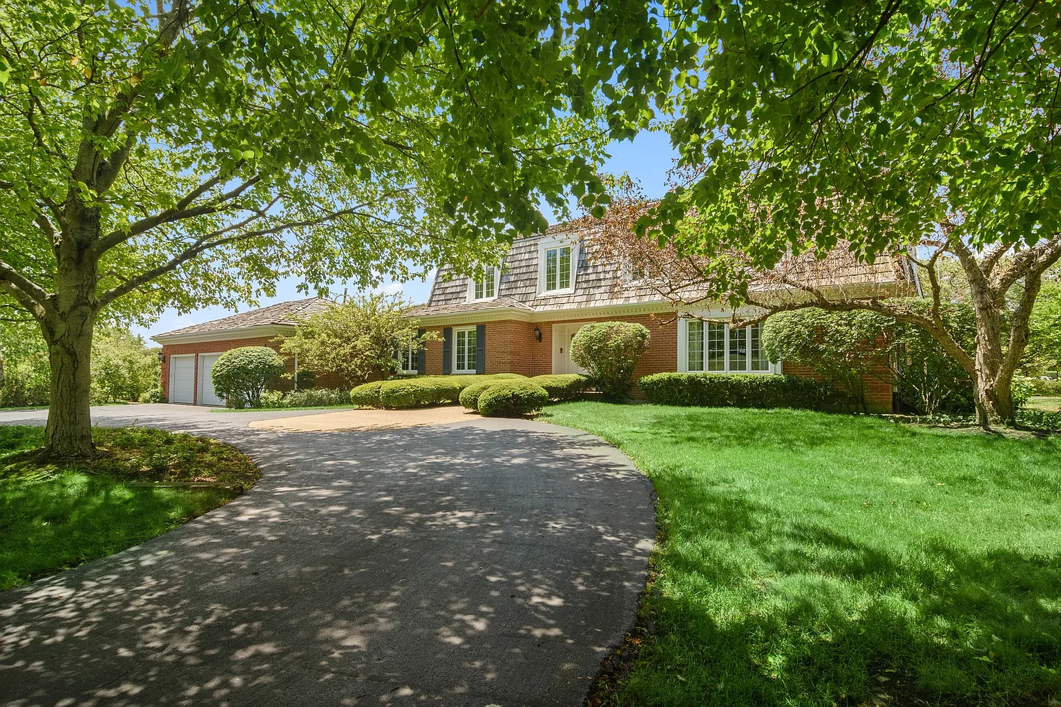 546 Balmoral Ln photo 1