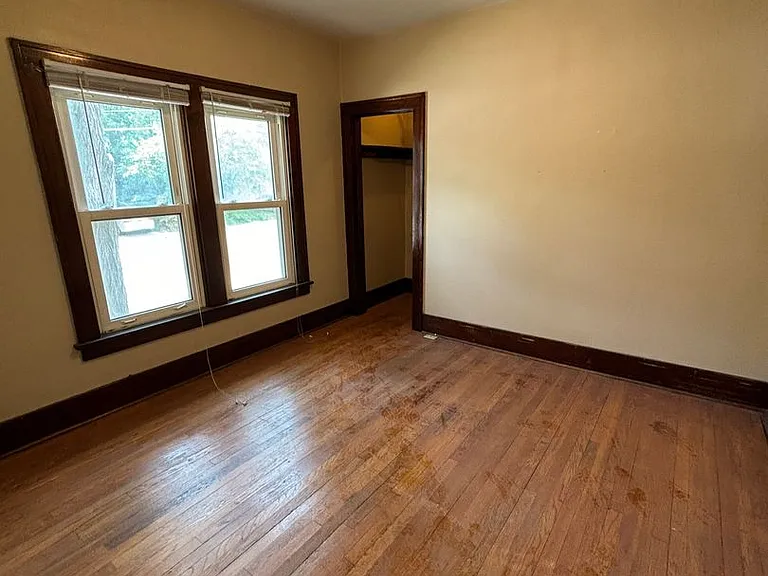709 E Main St — Photo 13