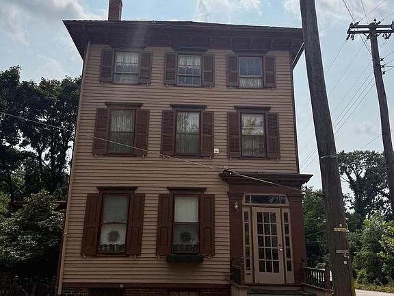 2nd image of 81 W Broadway