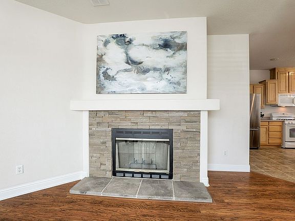 4th image of 595 Millpond Dr