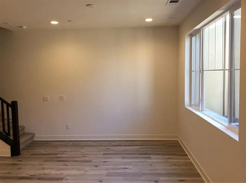 3 bed, 2.5 bath, 1420 sqft, $3,950 — Photo 3