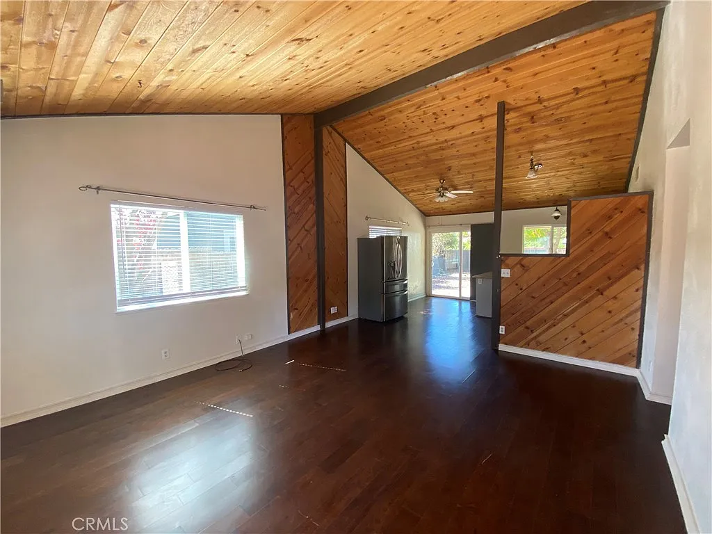 3 bed, 1080 sqft, $1,925 — Photo 3