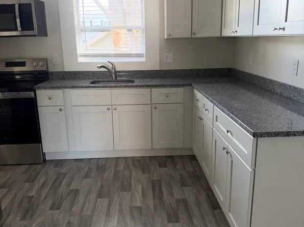 34 Pleasant St #Q, Easthampton, MA 01027
