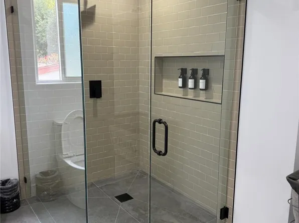 22237 Buena Ventura St #2, Woodland Hills, CA 91364