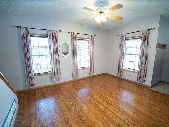 5th image of 308 W Grand Ave