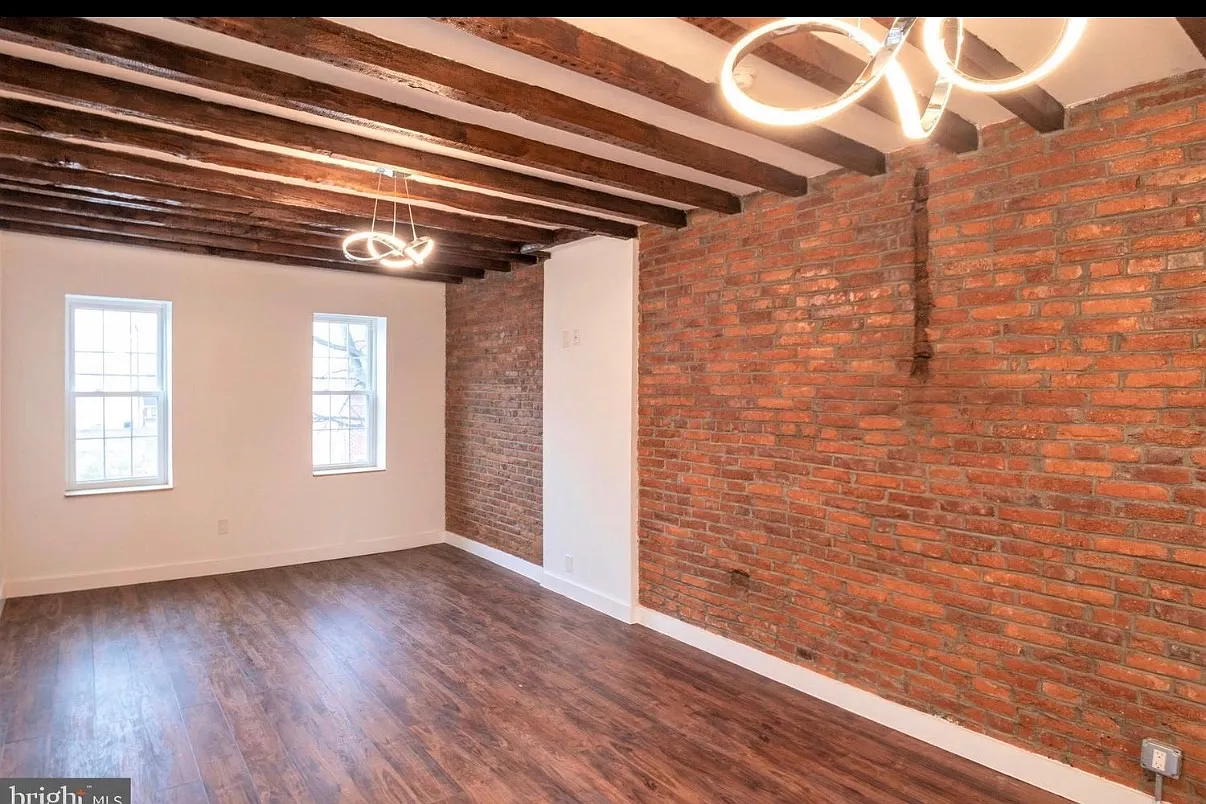 3 bed, 1335 sqft, $3,100 — Photo 2
