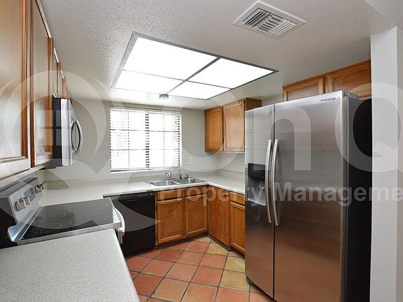 4th image of 925 N College Ave Unit E117