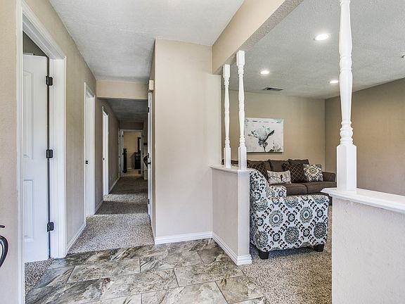 4th image of 2001 Bay Oaks Dr