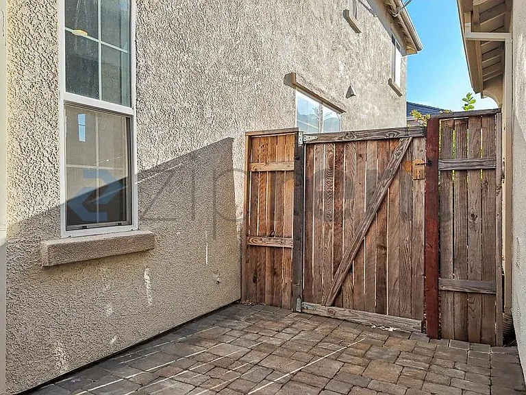 8464 Roseto Rd — Photo 47