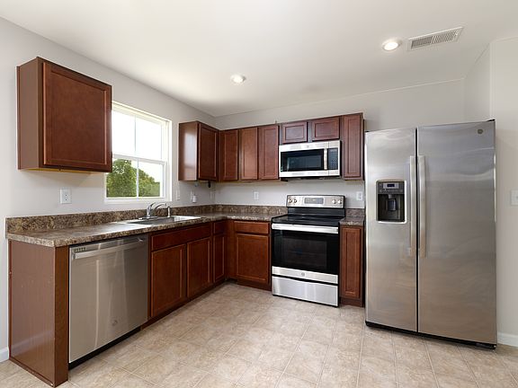 5th image of 320 Maplestead Farms Ct