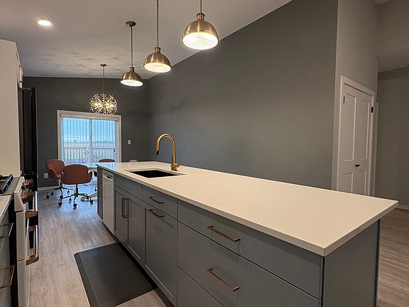 5th image of 280 Windflower Rd