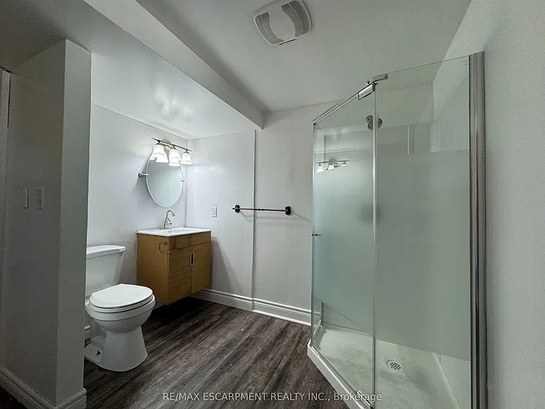 71 Hoover Cres — Photo 16