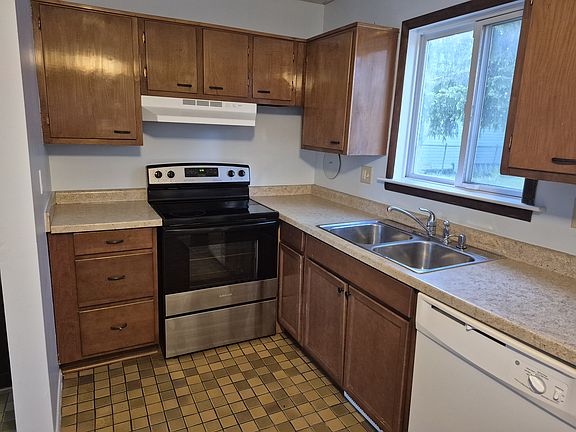 3rd image of 30460 Avondale St