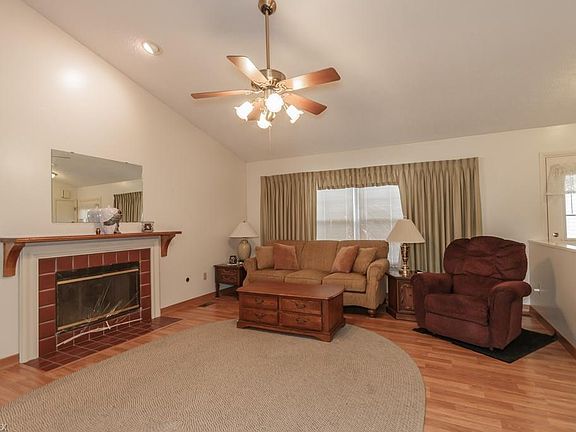 2nd image of 457 Oak Hollow Dr
