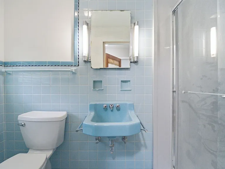 3233 Brady Ln — Photo 11