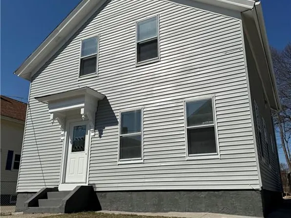 22 Beecher St, Pawtucket, RI 02860