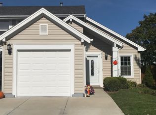 373 Aspen Ct, Carol Stream, IL 60188