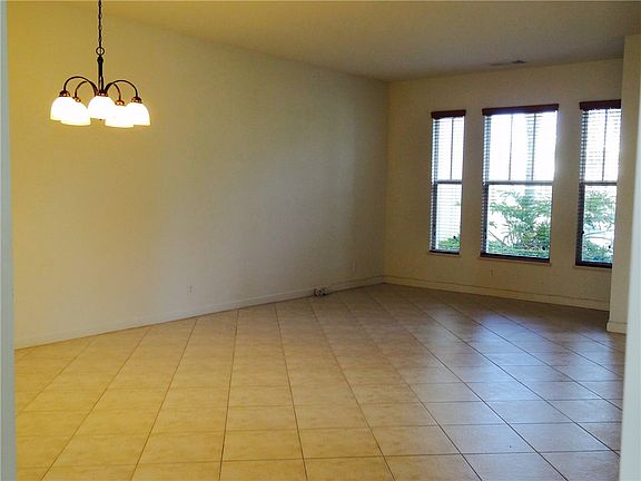 5th image of 10499 SW Westlawn Blvd