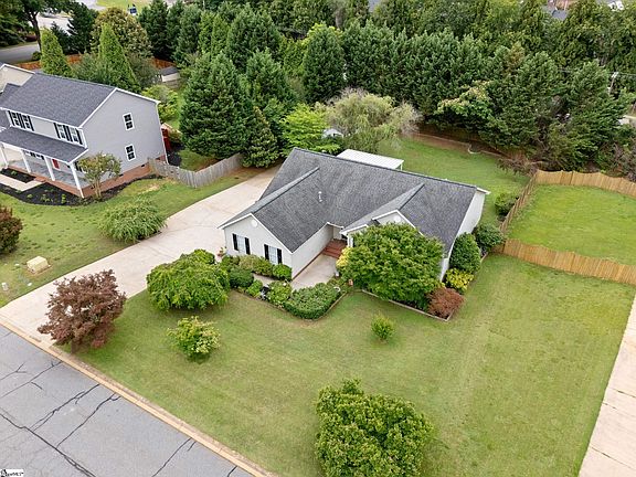 2nd image of 5 Lillians Ln