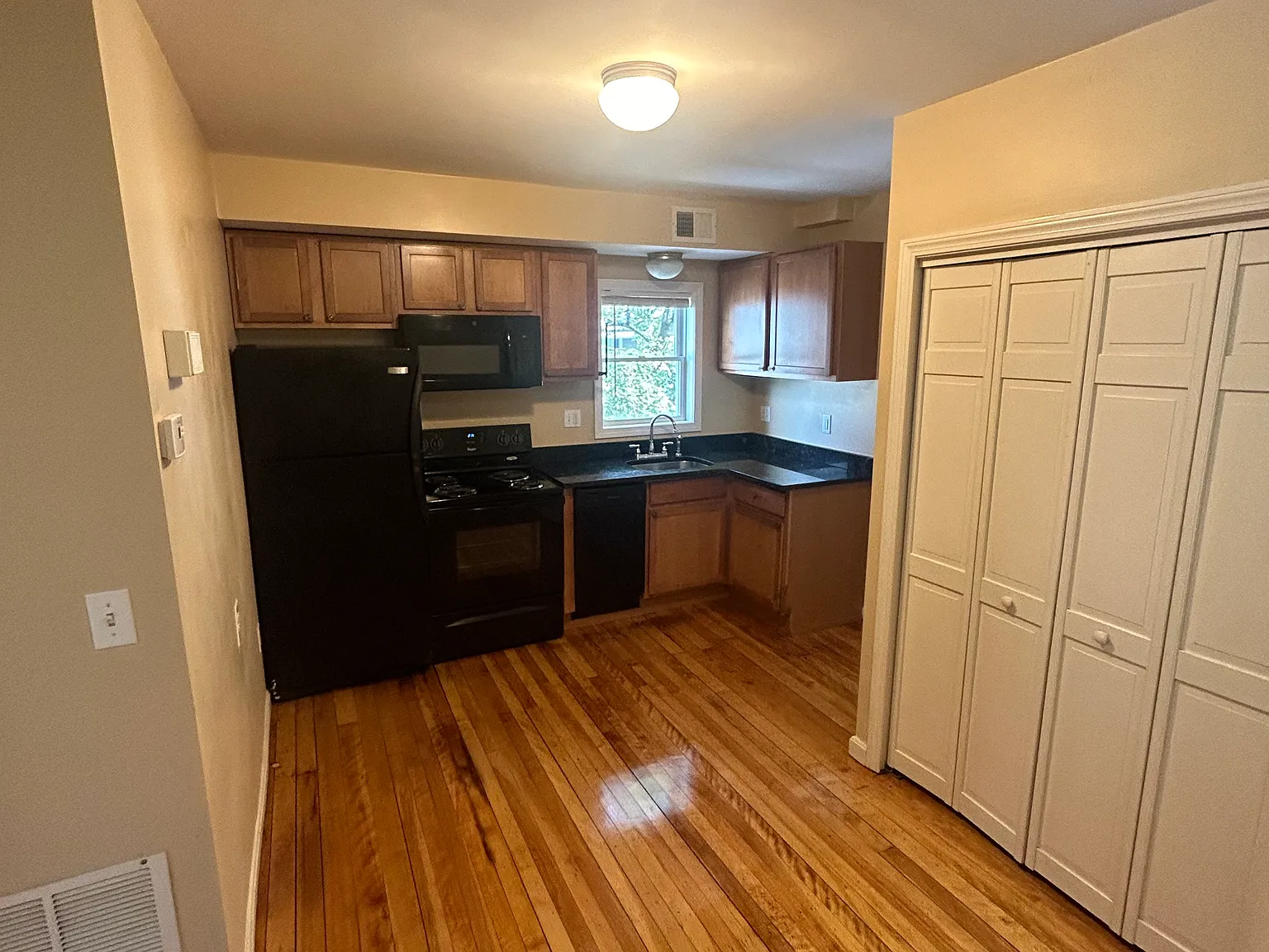 1 bed, $1,825 — Photo 2