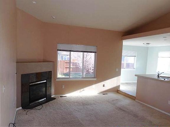 5th image of 819 NE Quince Ave