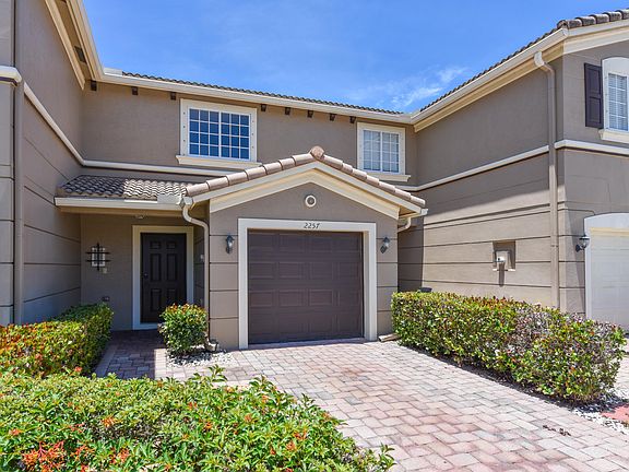 3rd image of 2257 SW Marshfield Court