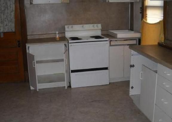 4th image of 221 W 16th St