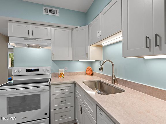 5th image of 220 Elizabeth Street #C10