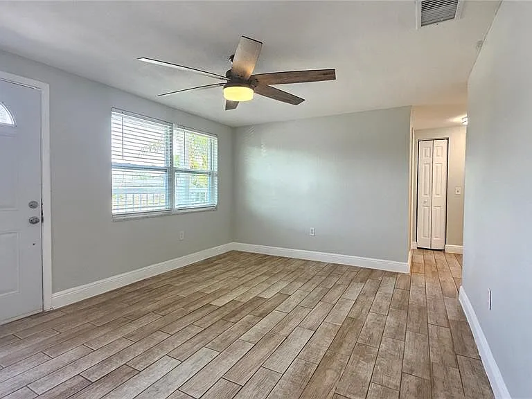 6412 Pawling Ave — Photo 3