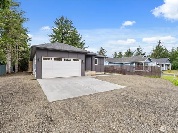811 Vagabond Avenue, Ocean Shores, WA 98569