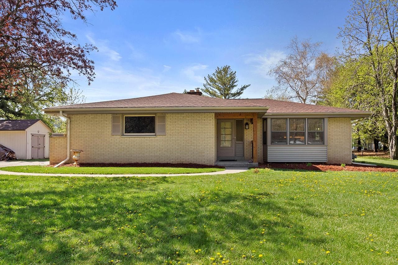 1429 Falls ROAD, Grafton, WI 53024 Zillow