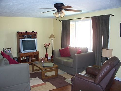 Fresh paint, new floors, ceiling fan.  Very modern!!