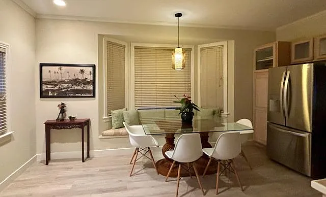 Open kitchen, dinning room