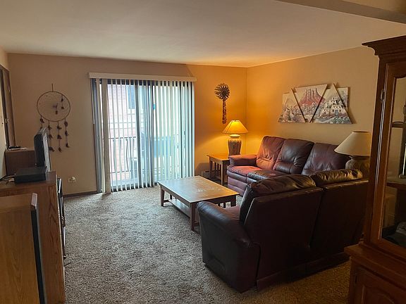 2nd image of 5971 N Northwest Hwy APT 3B