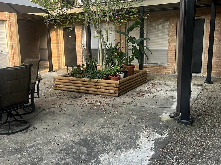 El Cid Apartments — Photo 7