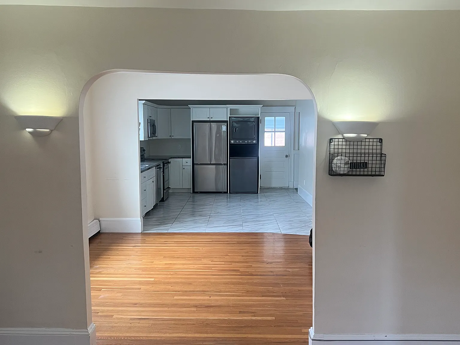 3 bed, 1255 sqft, $3,300 — Photo 4