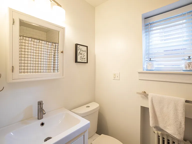 2521 Meredith St — Photo 29