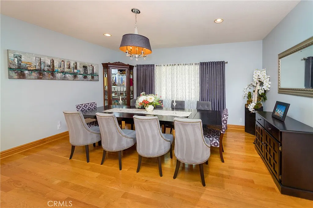 4 bed, 2692 sqft, $4,950 — Photo 4
