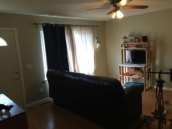 4th image of 1800 Lyonesse St
