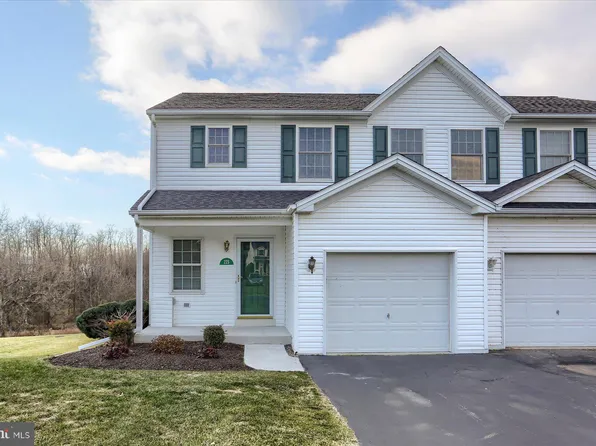225 Meadow Ln, Harrisburg, PA 17112