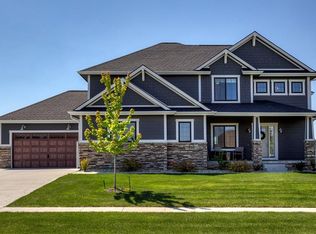 208 Ridgewood Dr, Huxley, IA 50124