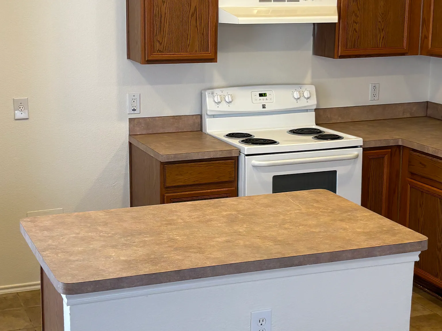 3 bed, 1672 sqft, $1,975 — Photo 3