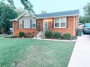 393 Crescent Dr, Springfield, TN 37172