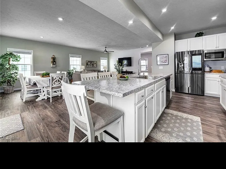 9206 Winfield Ln — Photo 8