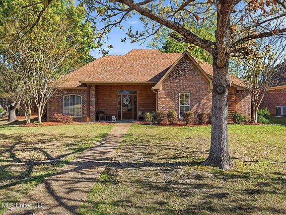 4th image of 135 French Br